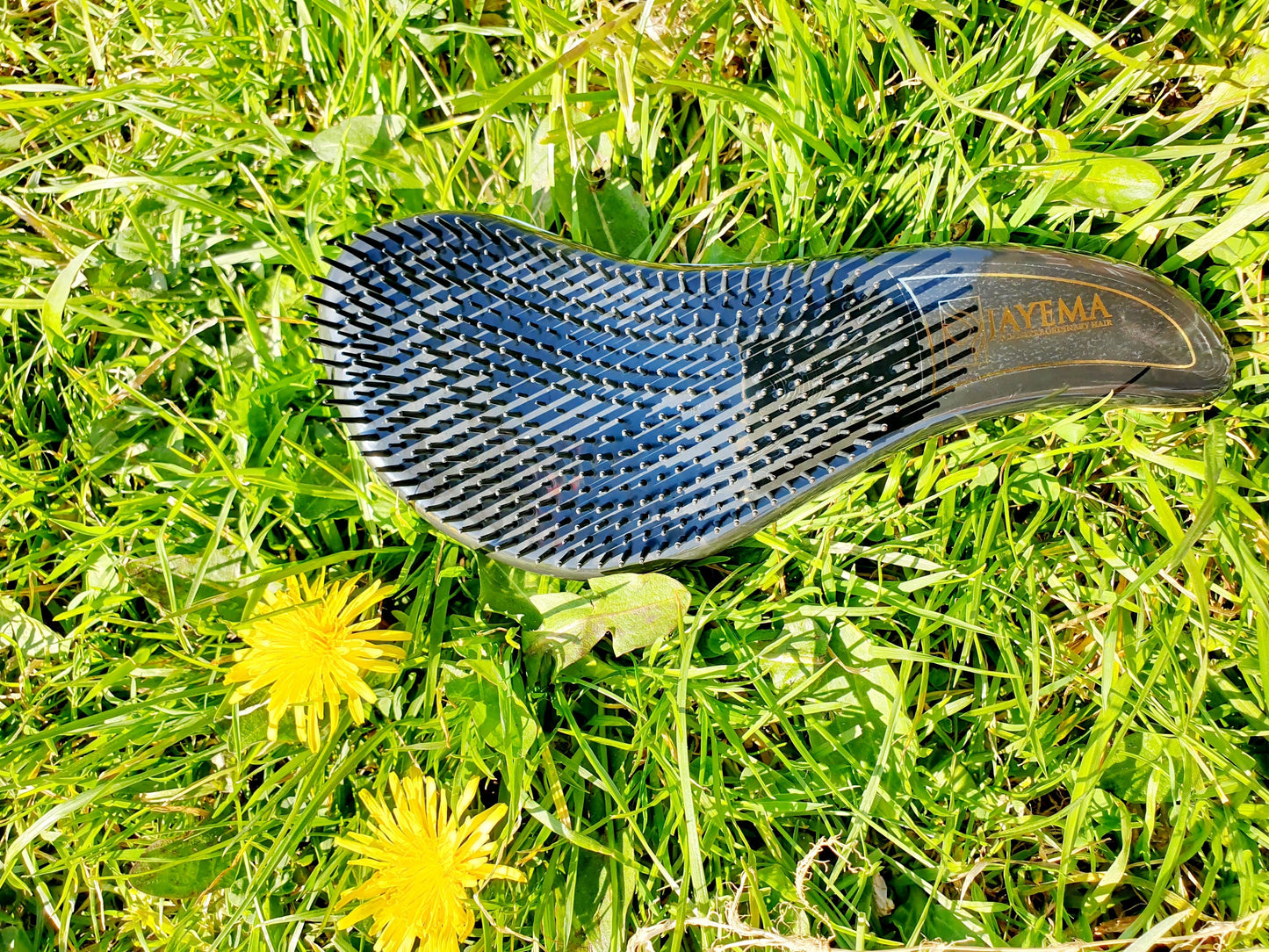 Jayema Detangling Brush – Smooth & Gentle Hair Care Tool